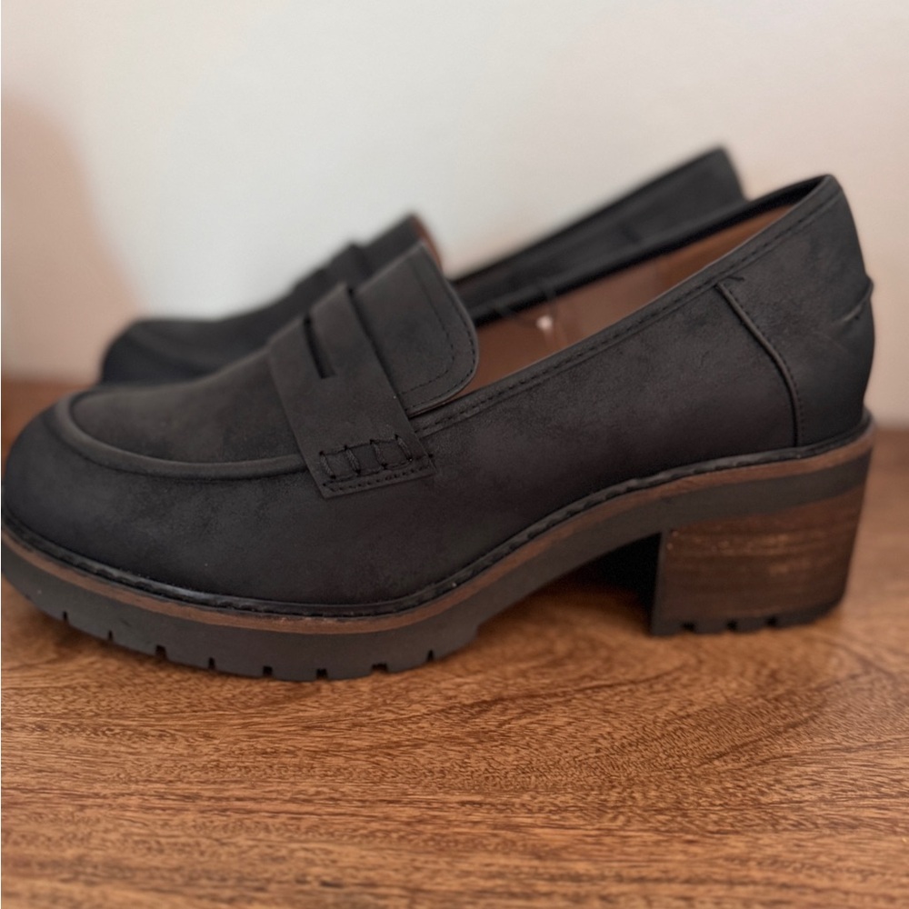 NWT Lane Bryant Loafers with chunky heel. - Picture 2 of 4